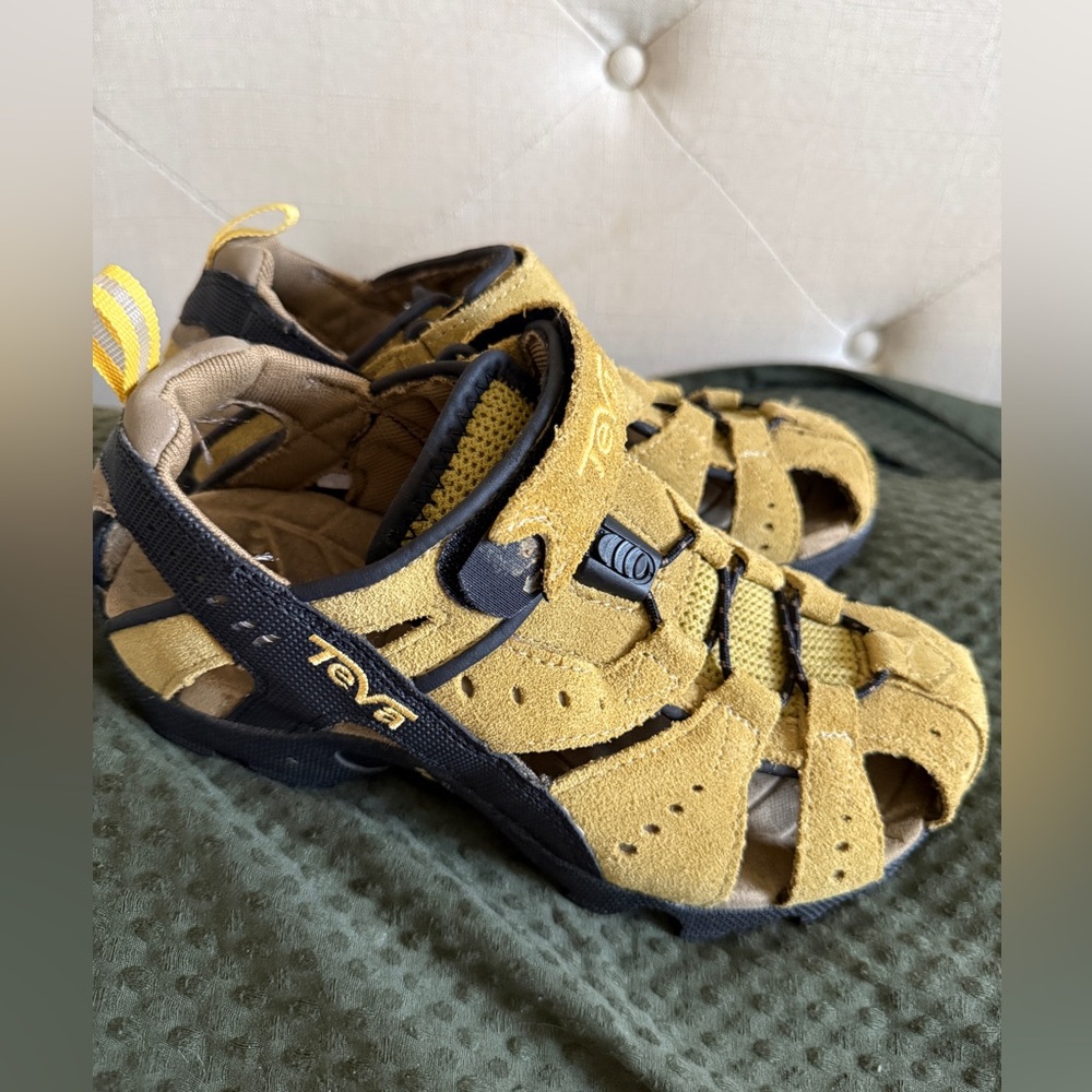 Teva Youth Yellow Closed-Toe Water Sandals - size 5